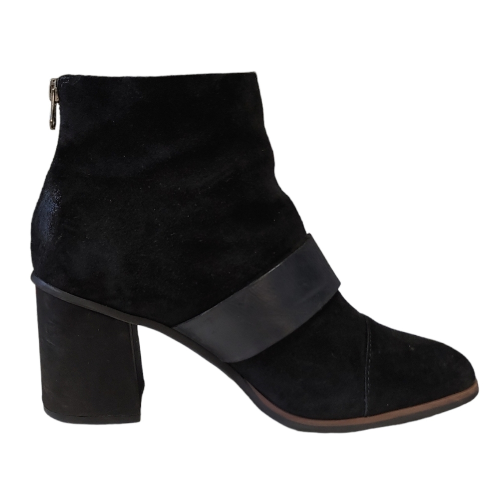 Kork Ease Black Suede Square Toe Buckle Ankle Heels Booties Women's Size 9.5 - Picture 2 of 11